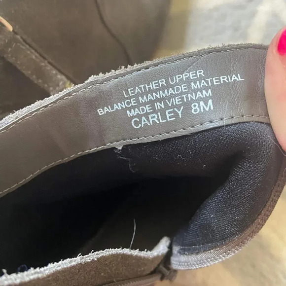 Violet & Red suede Carley booties, size 8 women’s from stitch fix - Picture 3 of 4